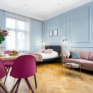 P&j Luxury , Cracovia Polonia